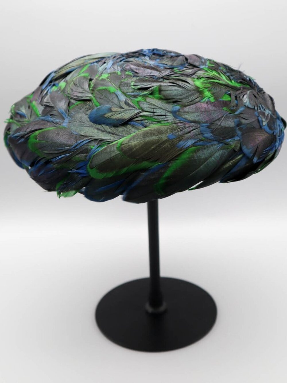 Vtg '50s Feathered Tilt Cocktail Hat Flah & Co. Syracuse NY Green Blue & Black